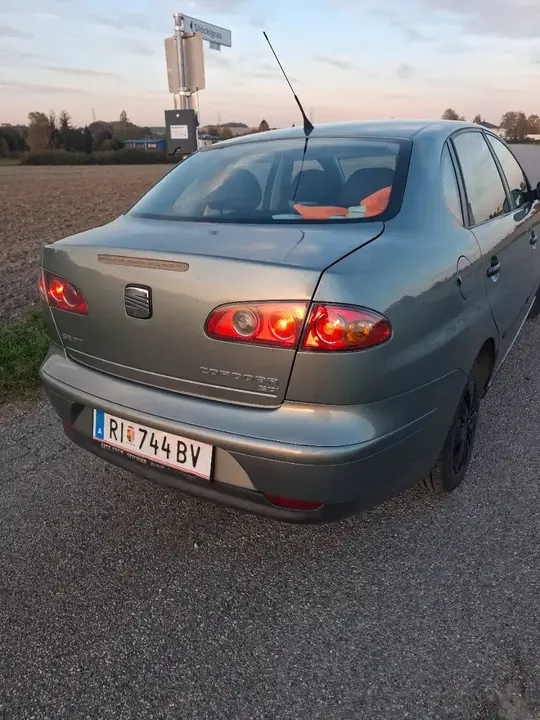 Seat Cordoba 2004 photo 3