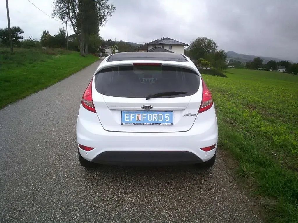 Ford Fiesta 2012 photo 2