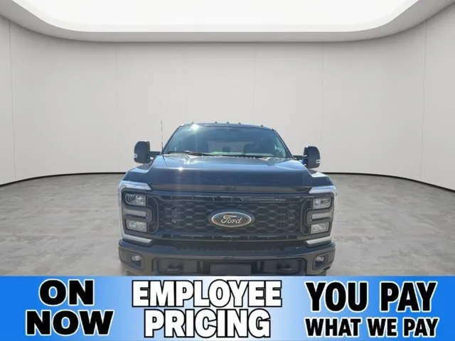 Ford Super Duty F-350 2026 photo 2