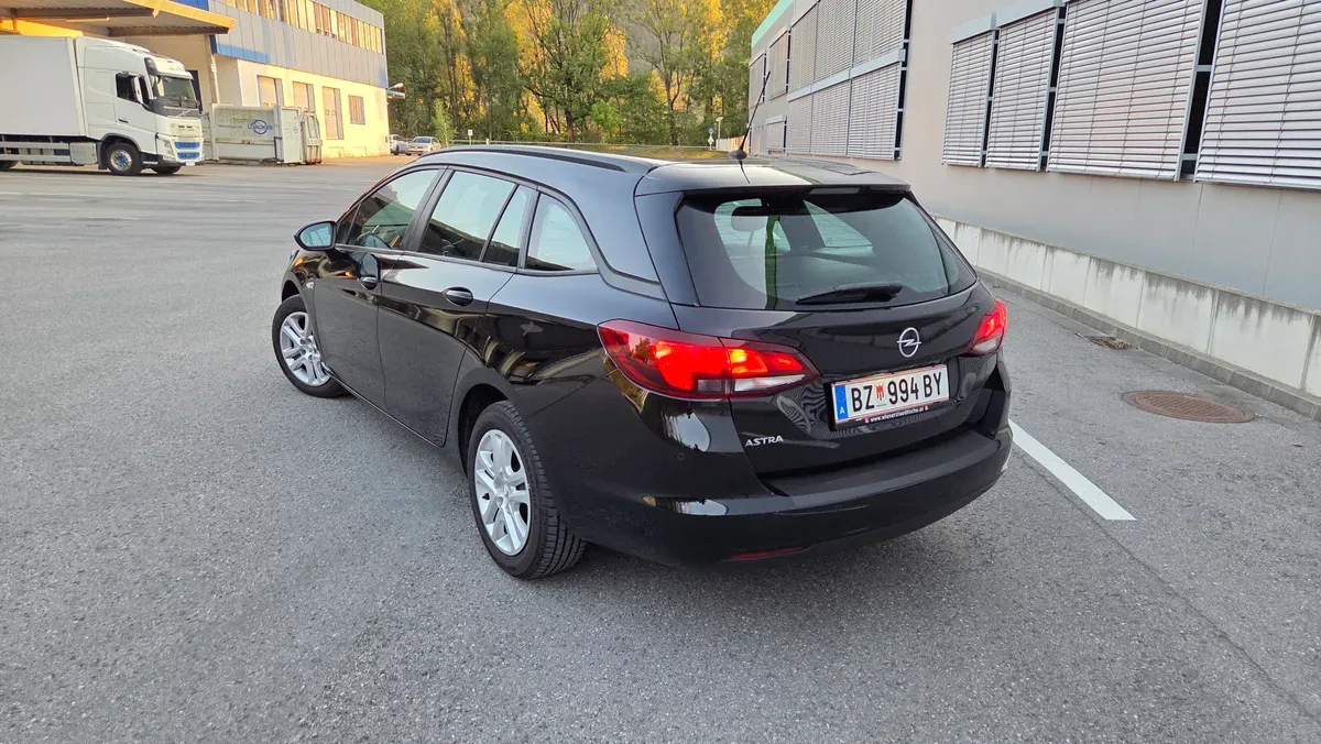 Opel Astra 2019 photo 2