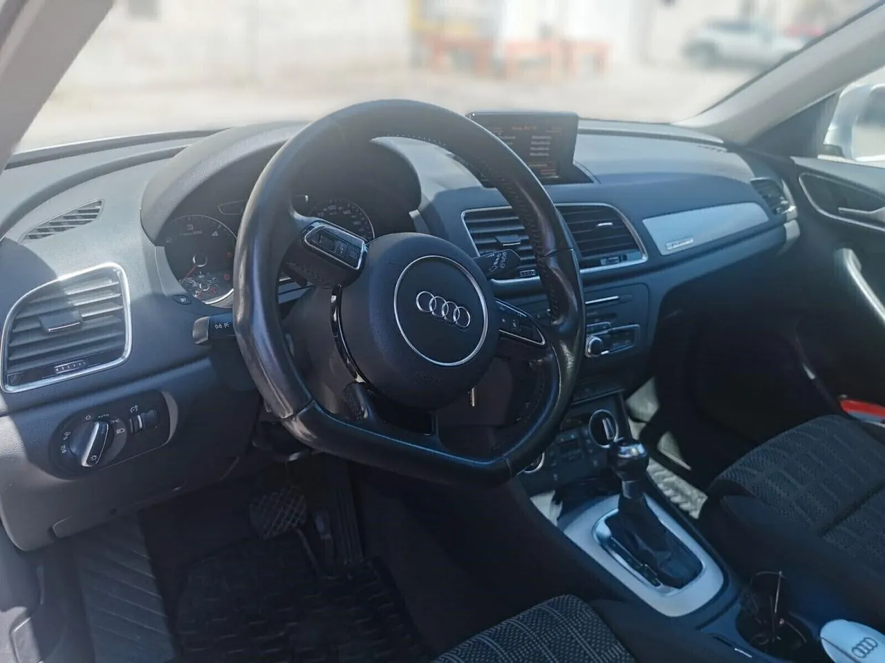 Audi Q3 2017 photo 2