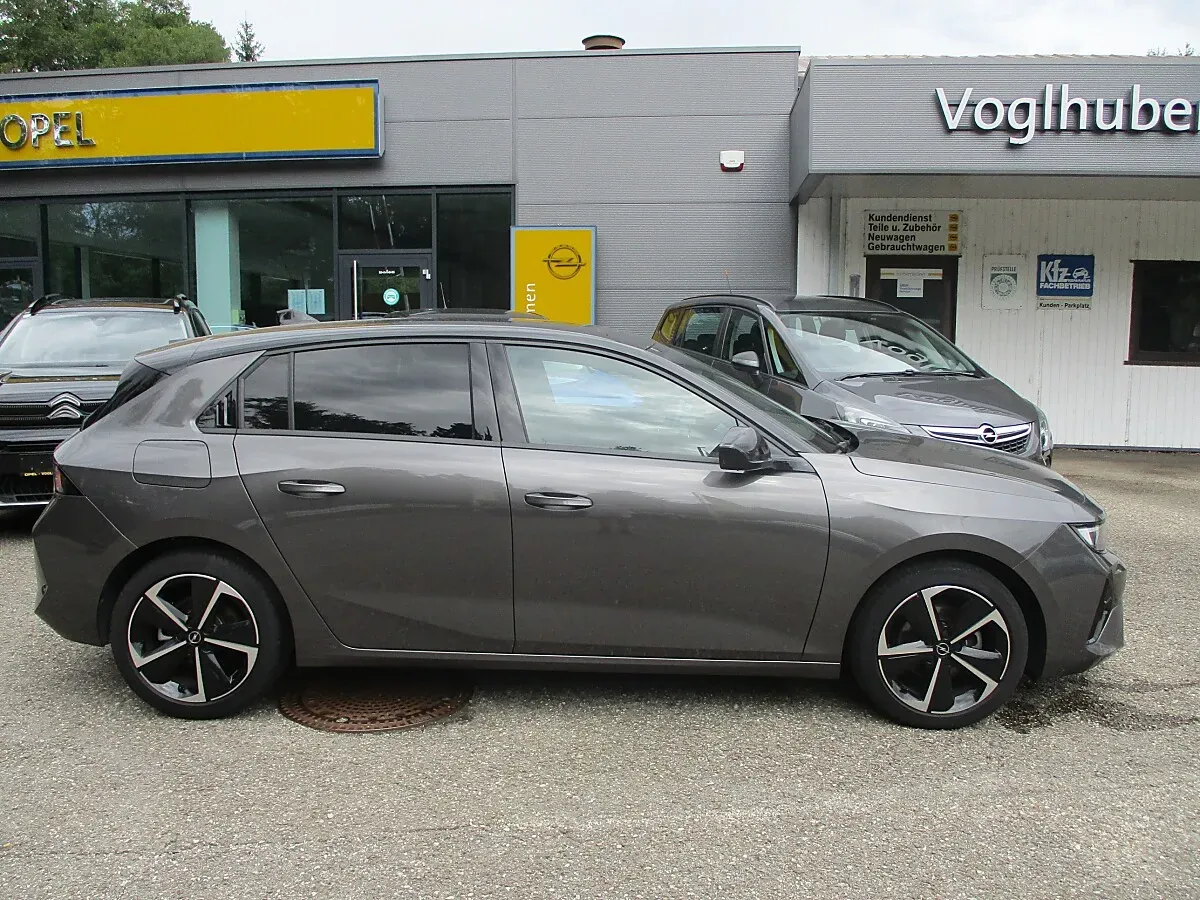 Opel Astra 2024 photo 2