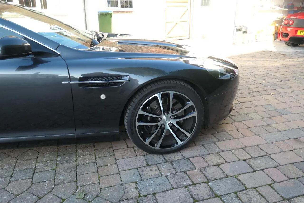 Aston Martin Db9 2012 photo 2