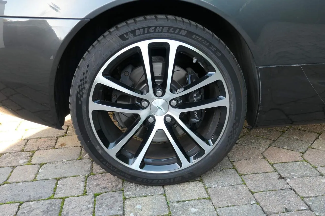 Aston Martin Db9 2012 photo 4