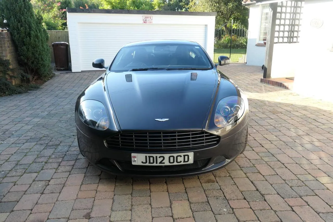 Aston Martin Db9