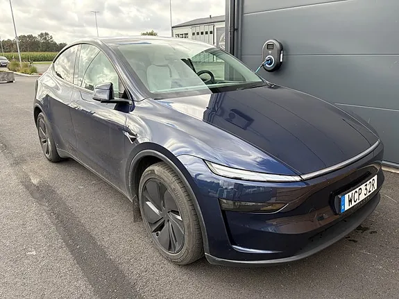 Tesla Model Y 2026 photo 3