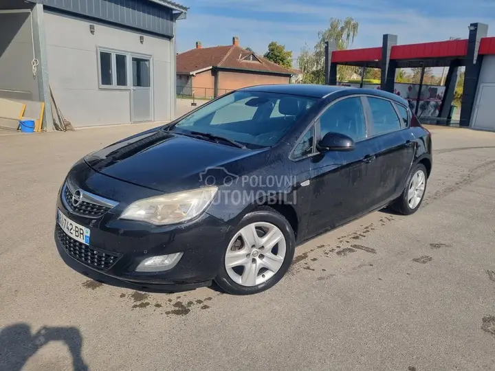 Opel Astra J