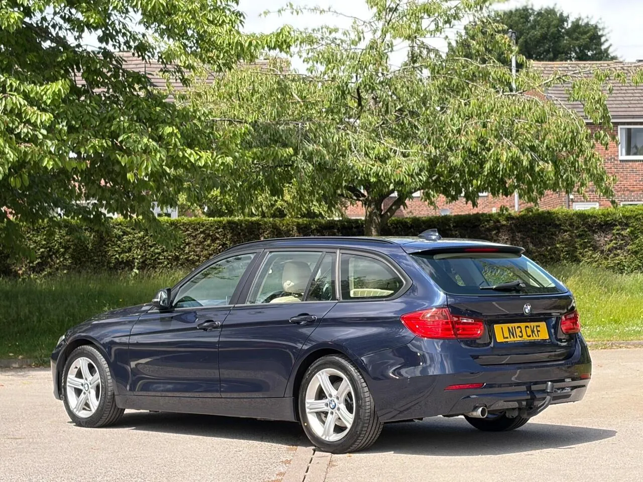 BMW 3 Series 2013 photo 2