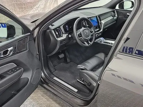 Volvo Xc60 2025 photo 2