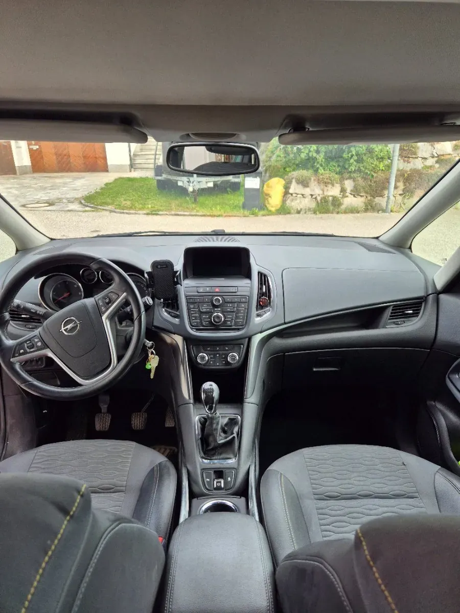Opel Zafira Tourer 2012 photo 3
