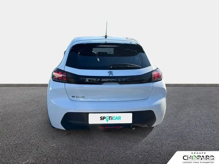 Peugeot 208 2023 photo 5