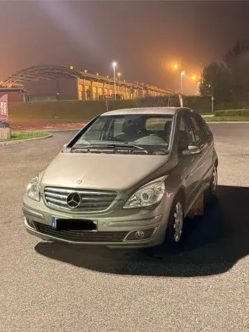 Mercedes-Benz B180D