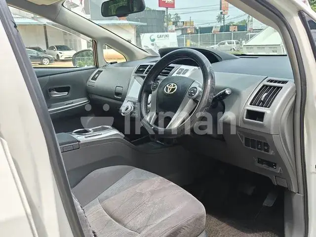 Toyota Prius 2011 photo 4