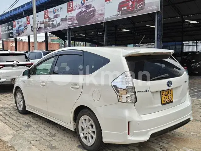 Toyota Prius 2011 photo 2
