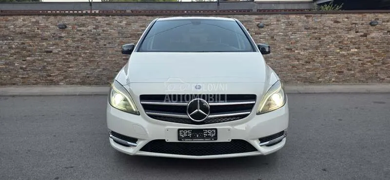 Mercedes-Benz B180 2013 photo 4