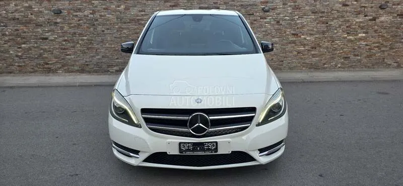 Mercedes-Benz B180 2013 photo 5