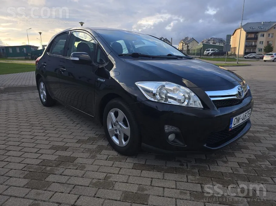 Toyota Auris 2010 photo 2