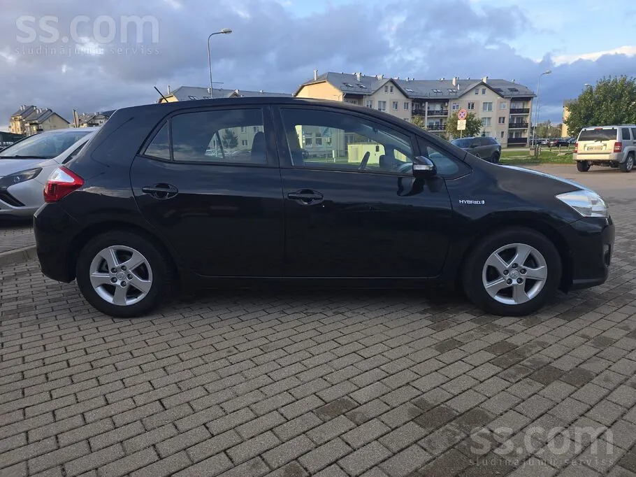 Toyota Auris 2010 photo 3