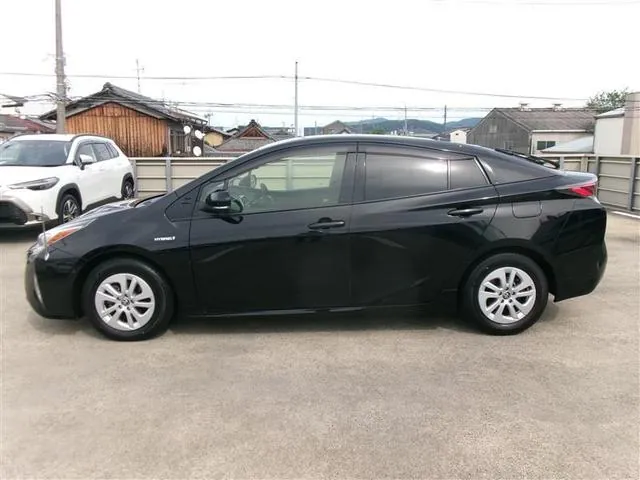 Toyota Prius 2018 photo 2