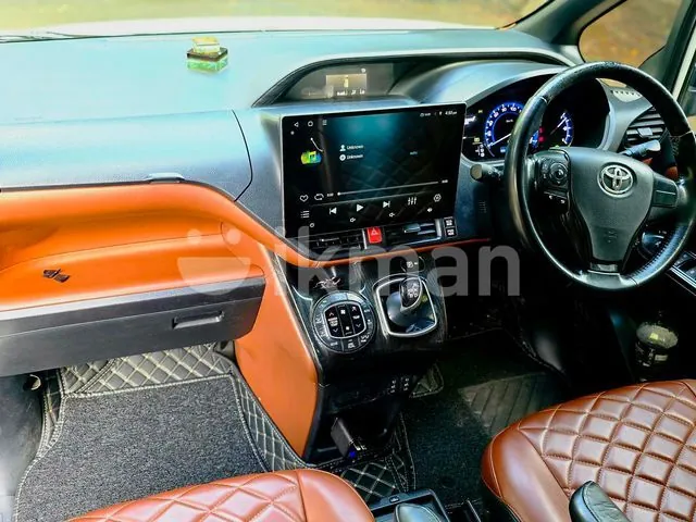Toyota Esquire 2014 photo 2