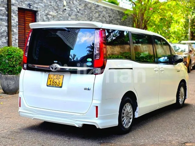 Toyota Esquire 2014 photo 4