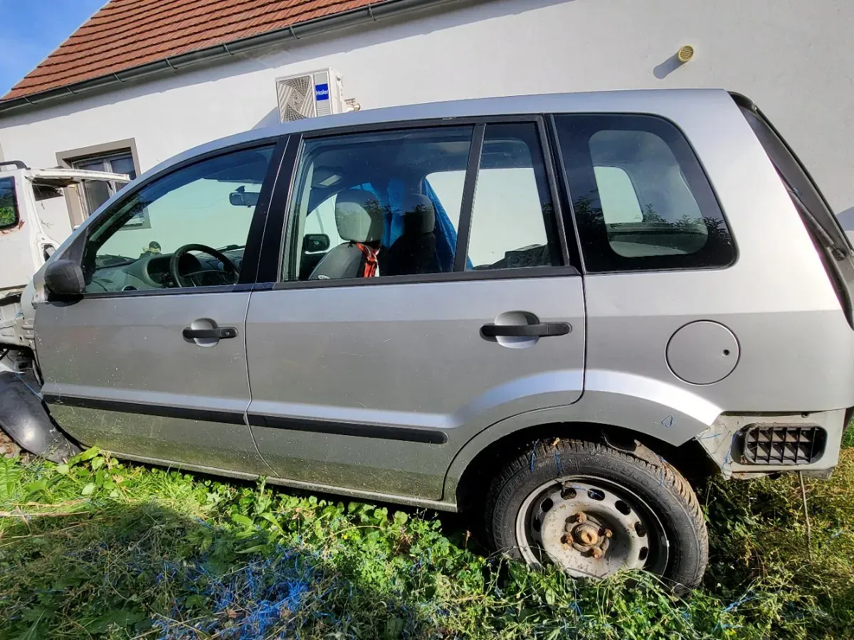 Ford Fusion 2003 photo 3