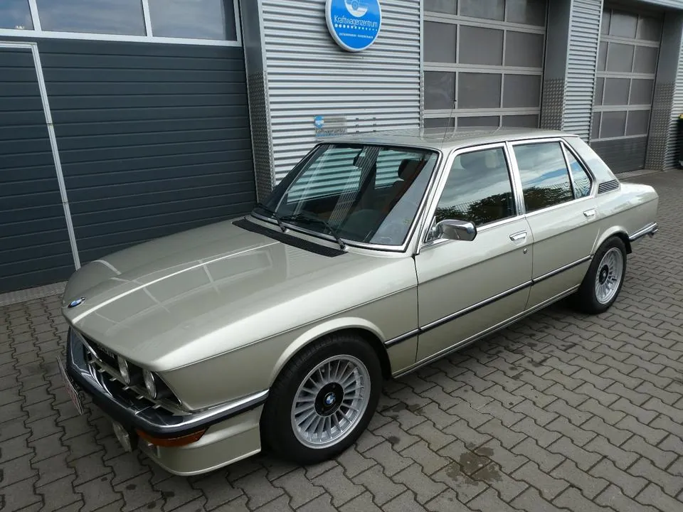 BMW 528I