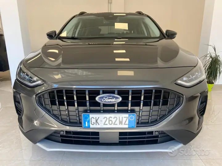 Ford Focus 2023 photo 2