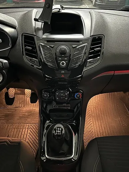 Ford Fiesta 2013 photo 3