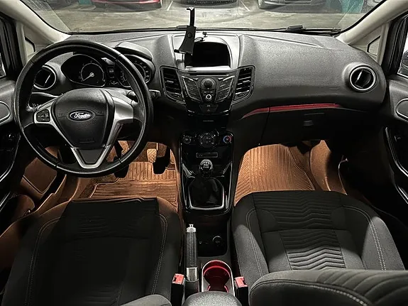Ford Fiesta 2013 photo 2