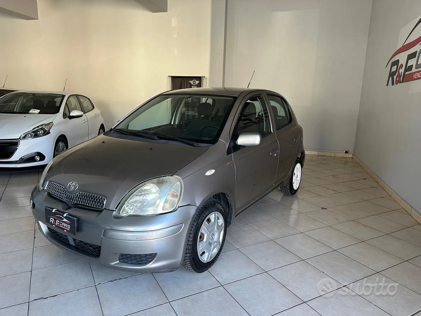 Toyota Yaris 2004 photo 2