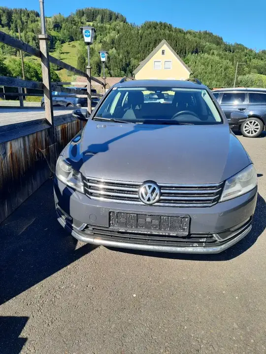 Volkswagen Passat 2011 photo 2