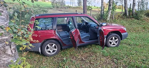 Subaru Forester 1998 photo 4