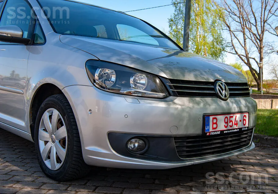 Volkswagen Touran 2012 photo 4
