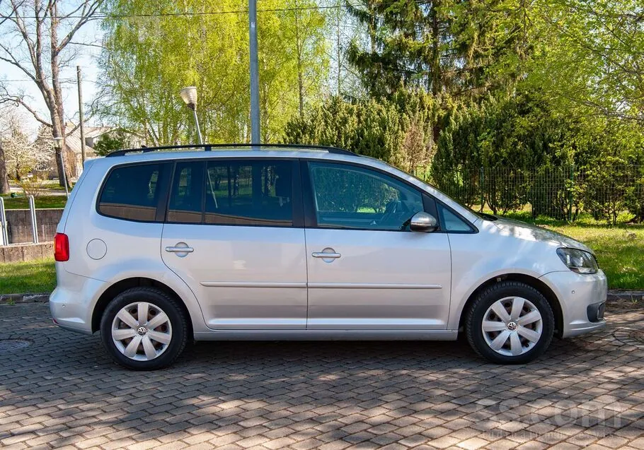Volkswagen Touran 2012 photo 5