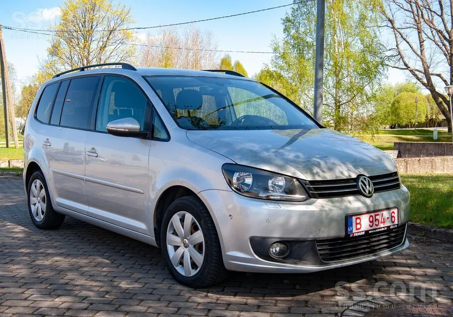 Volkswagen Touran 2012 photo 2