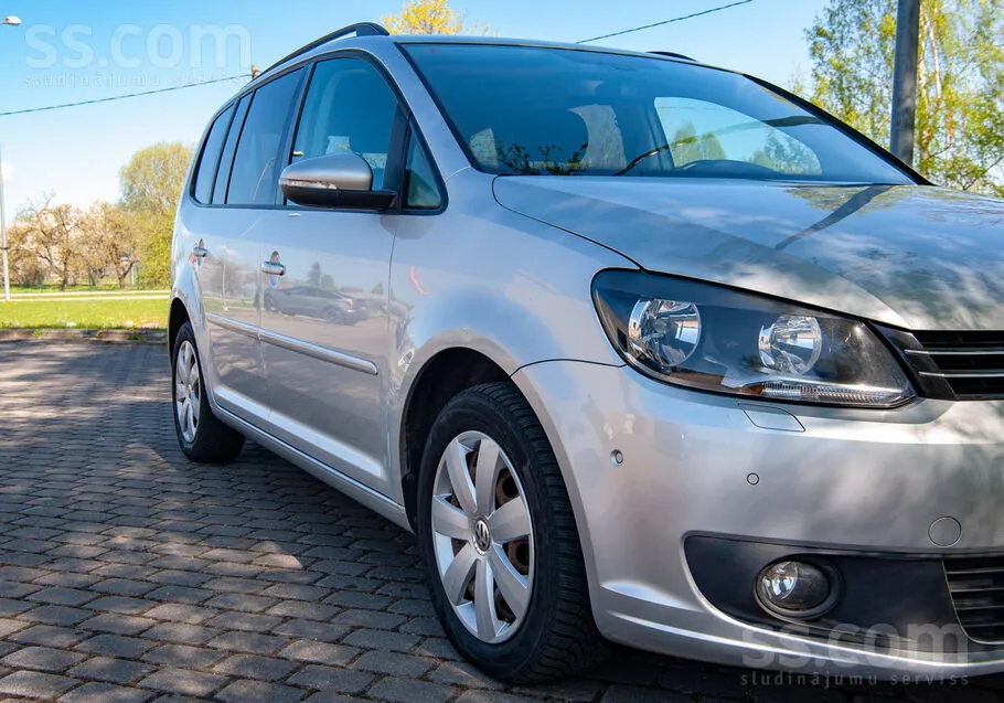 Volkswagen Touran 2012 photo 3