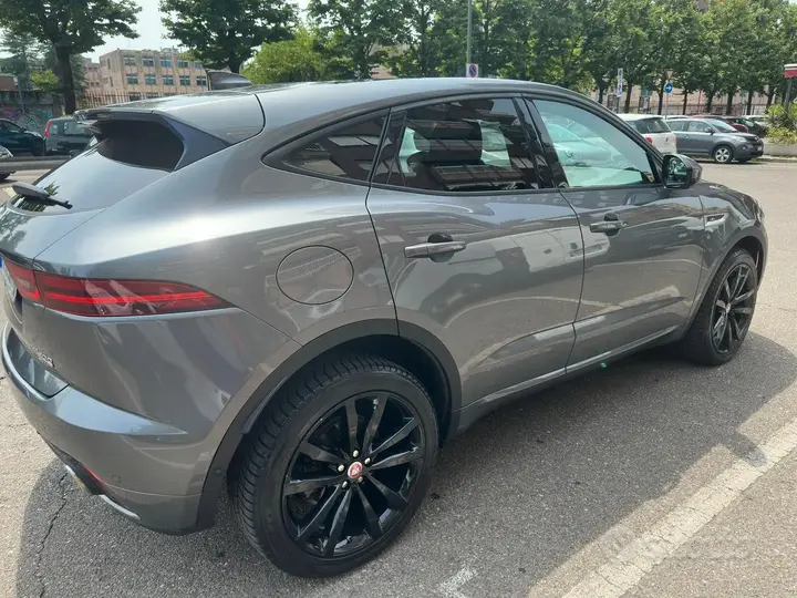 Jaguar E-Pace 2019 photo 4