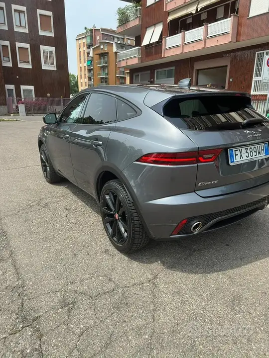 Jaguar E-Pace 2019 photo 2