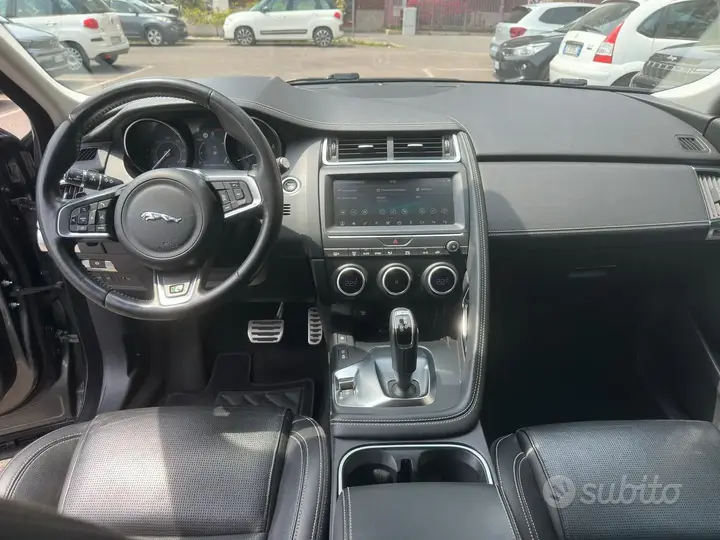 Jaguar E-Pace 2019 photo 5
