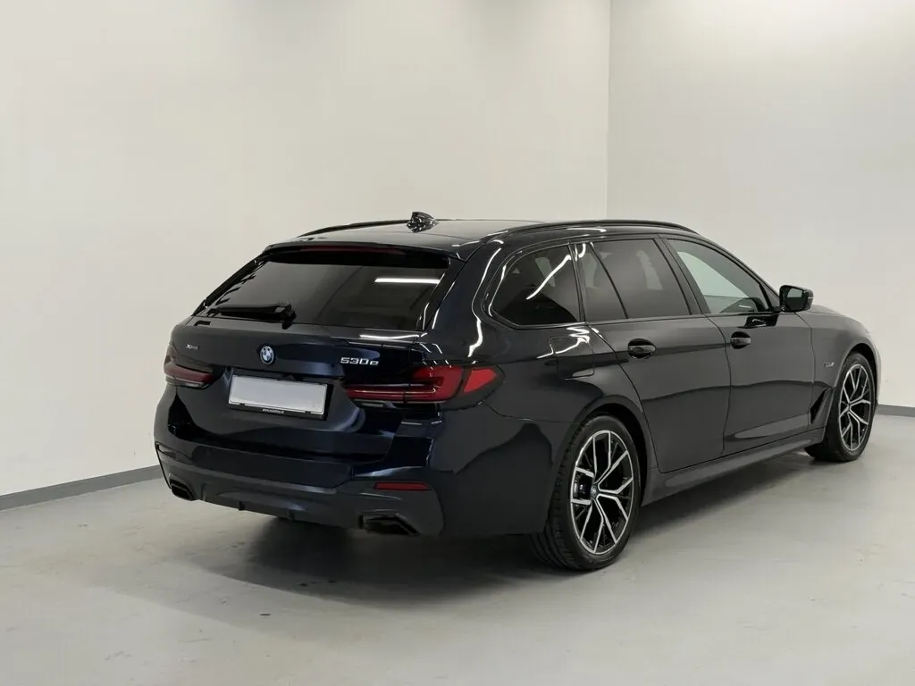 BMW 5 Series 2023 photo 2
