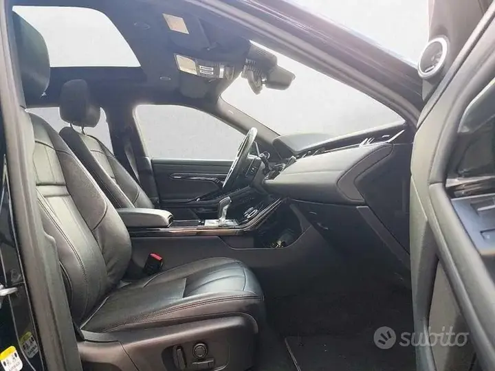 Land Rover Evoque 2023 photo 3
