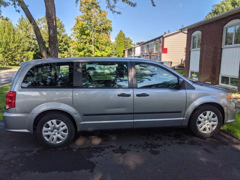 Dodge Grand Caravan 2015 photo 2