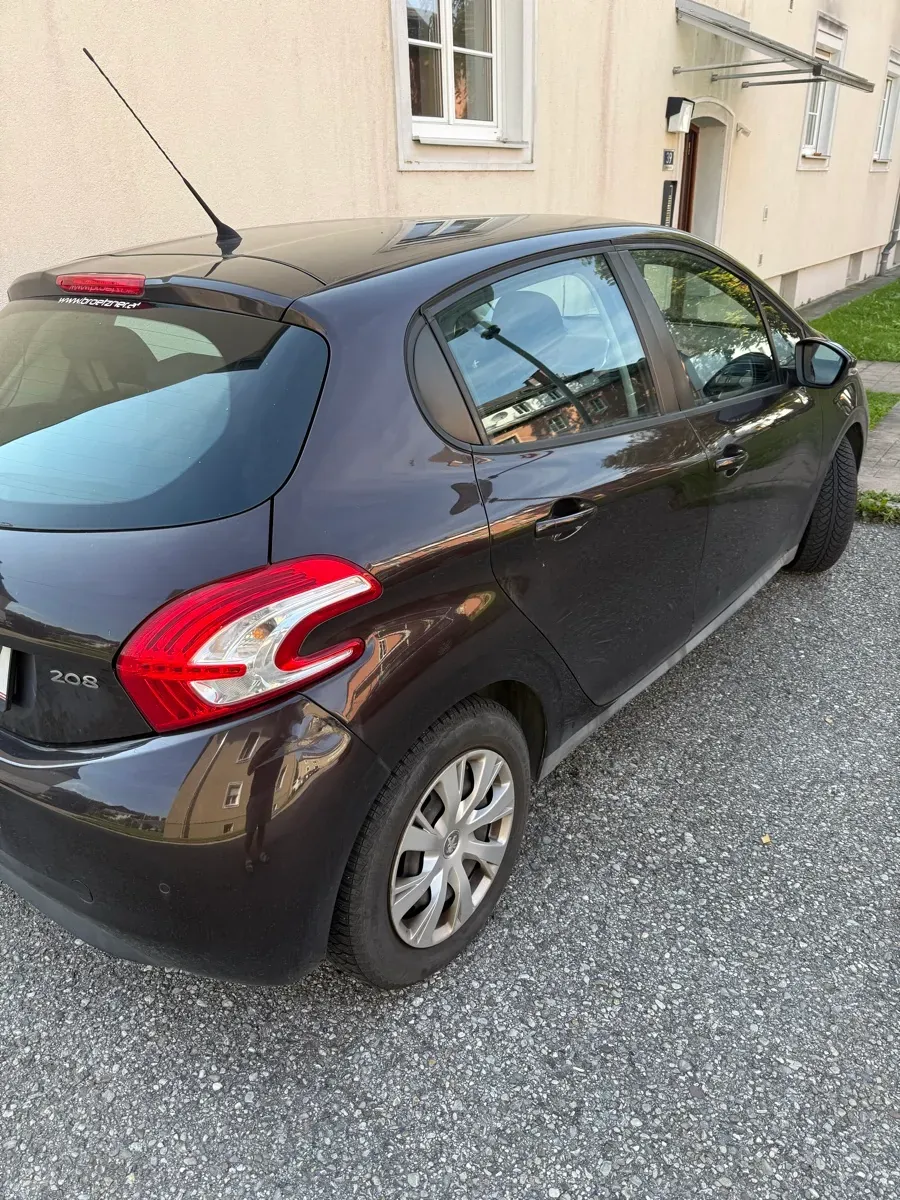 Peugeot 208 2012 photo 3