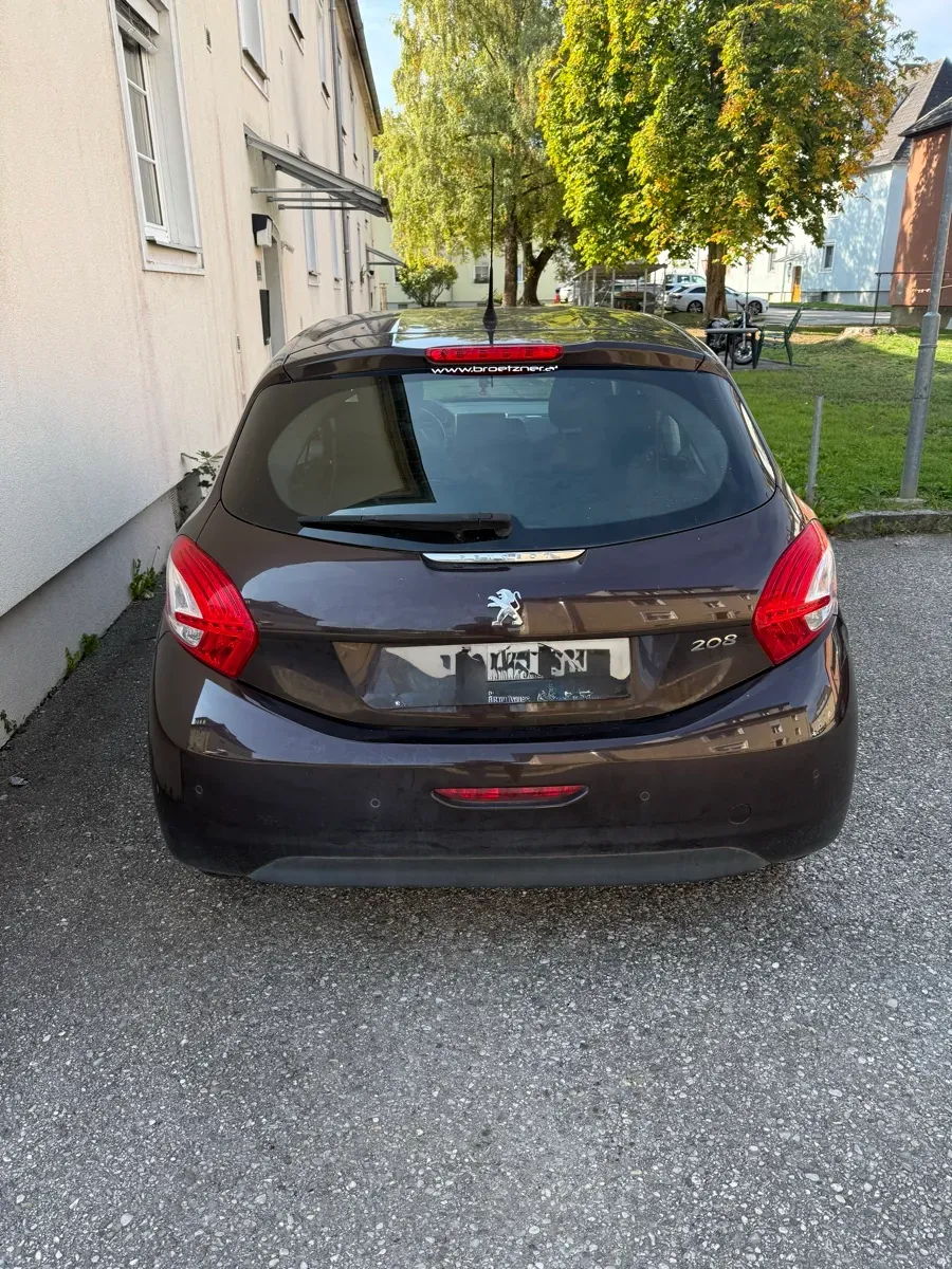 Peugeot 208 2012 photo 2
