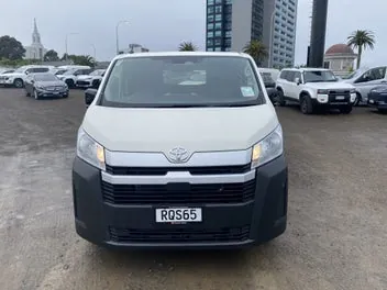 Toyota Hiace 2026 photo 2