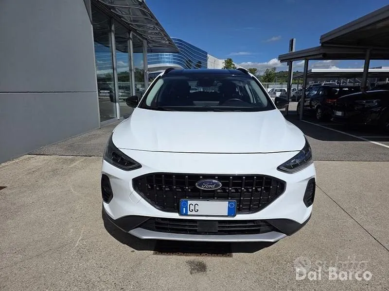 Ford Focus 2022 photo 2