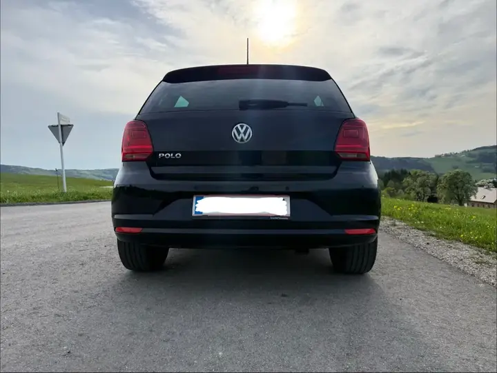 Volkswagen Polo 2015 photo 2