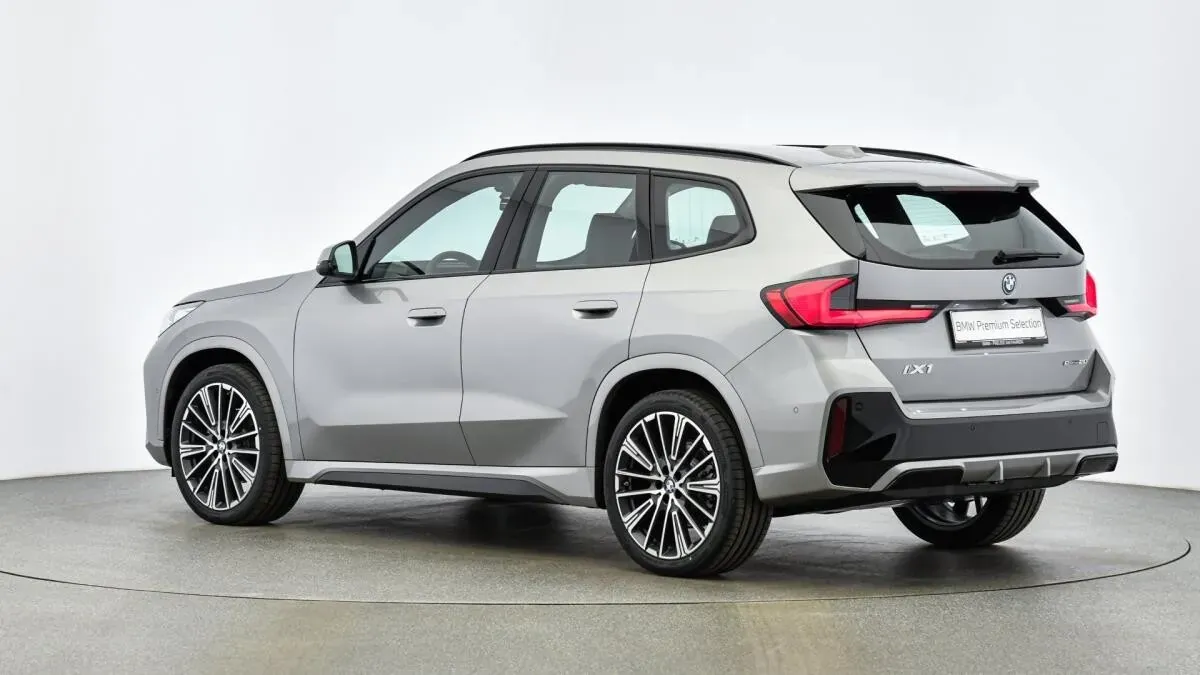 BMW Ix1 2025 photo 3