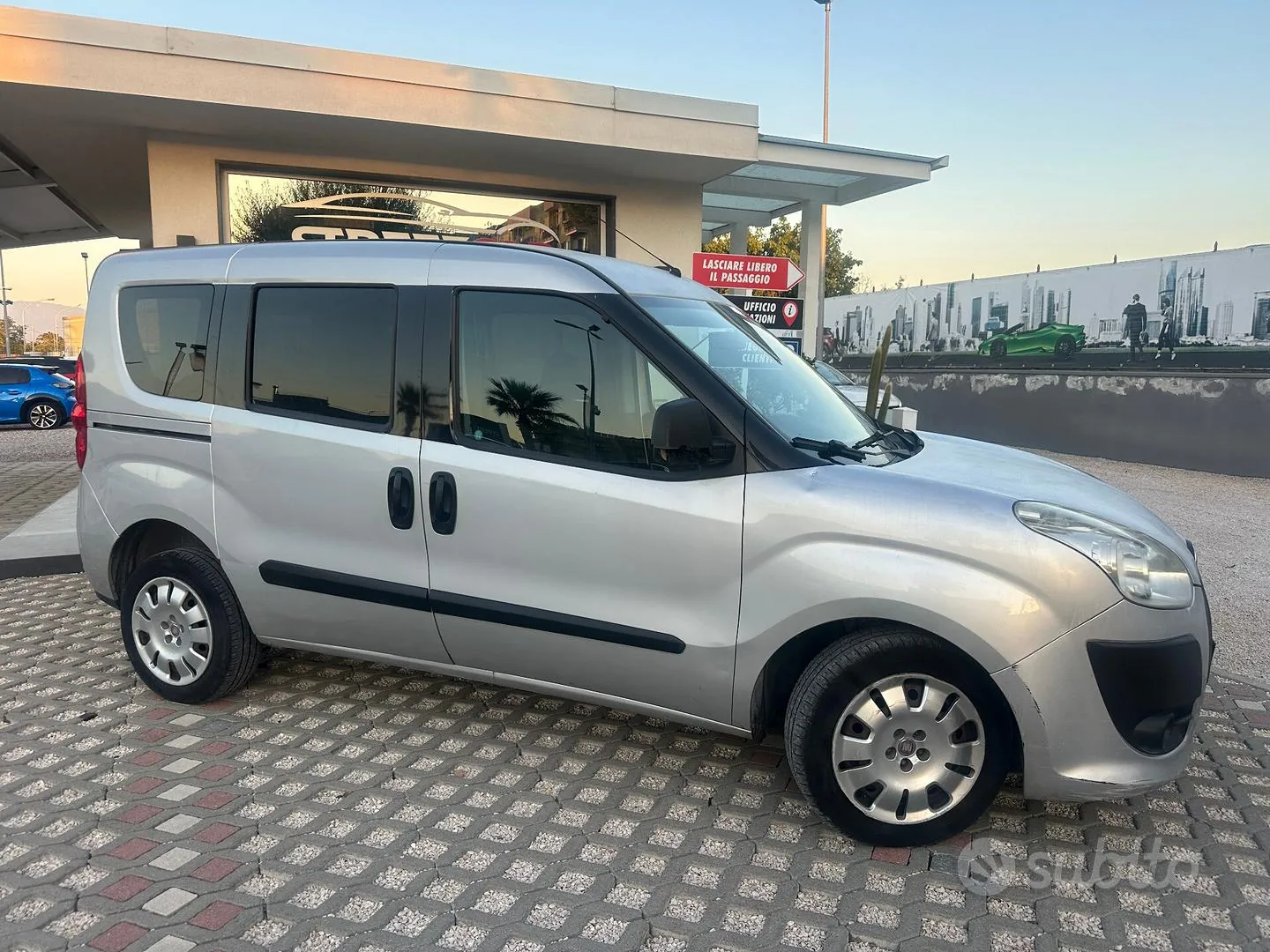 Fiat Doblo 2011 photo 2
